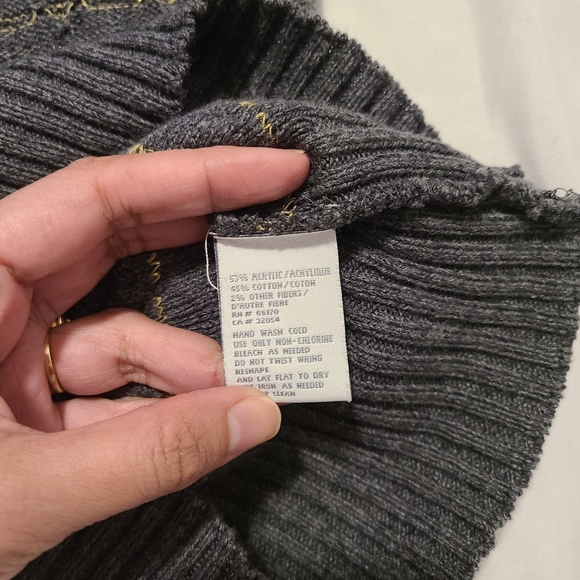 URBAN OUTFITTERS Cooperative Knitted Gray Top size small - Picture 7 of 7